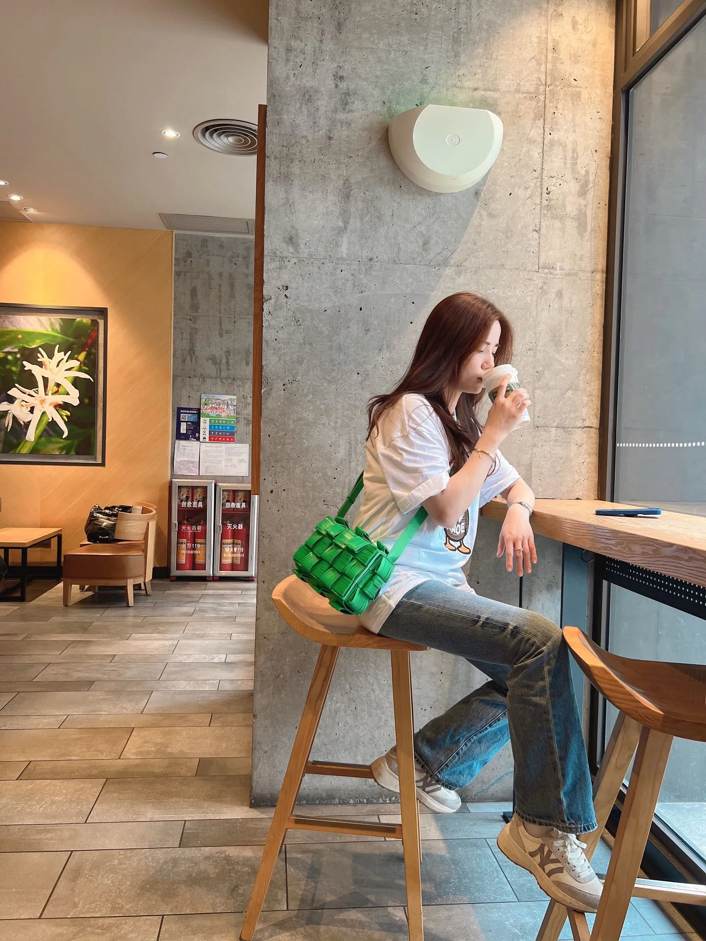 Actual photos of the model. The back and upper body are eye-catching. It has a unique and high-end feel. It will keep you coming back💚